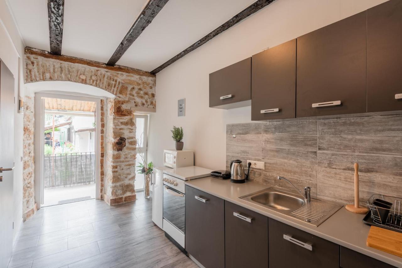 Anni Apartment Pula Exterior photo