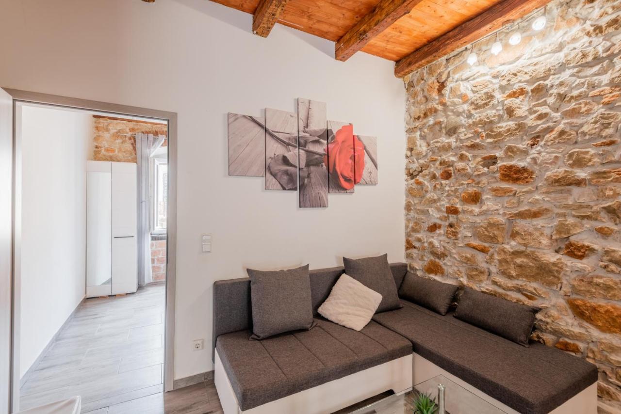 Anni Apartment Pula Exterior photo