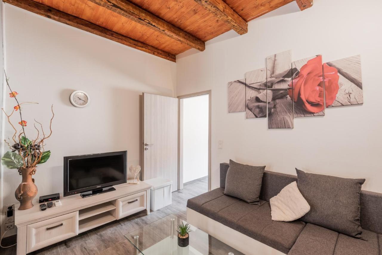 Anni Apartment Pula Exterior photo